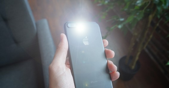how to turn off flashlight on iphone 12