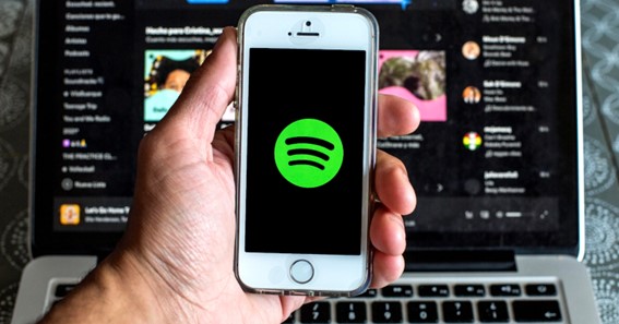 how to turn off suggested songs on spotify